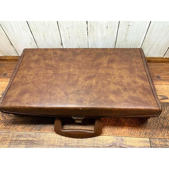 Vintage Cassette Tape Storage Case Faux Leather with Handle - Holds 24 - Picture 5 of 14